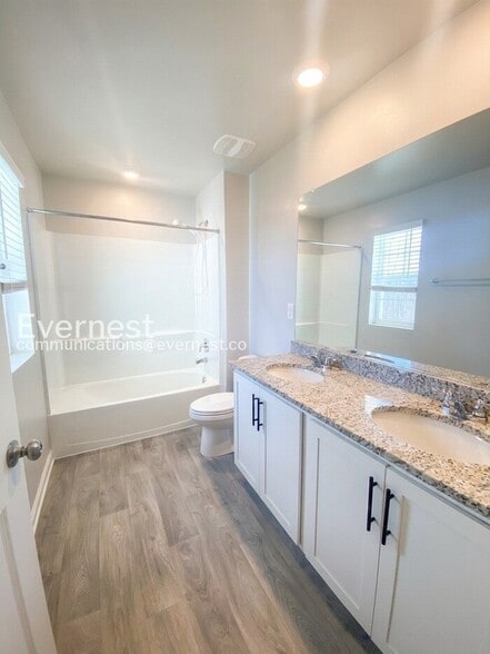 Building Photo - 21 Valiant Ct