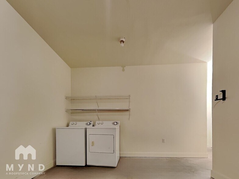 Building Photo - 7701 Rialto Blvd