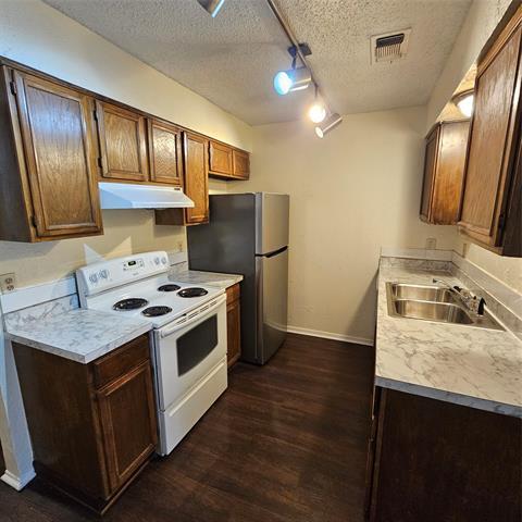 Building Photo - 1510 Cherrycrest Ln