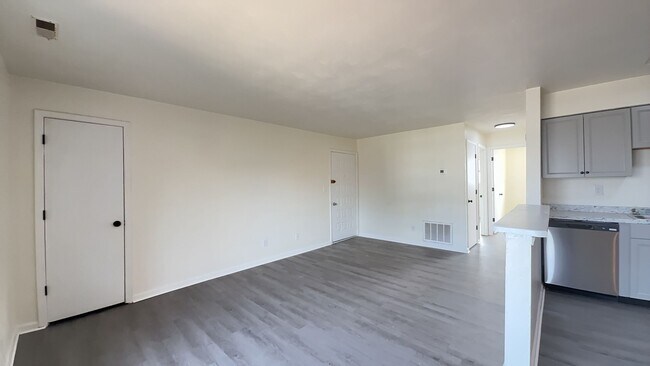 Building Photo - 9634 Elnora St