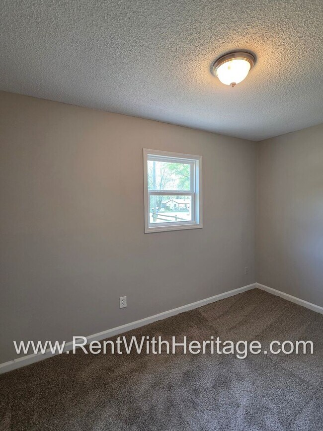 Building Photo - Awesome 3 bd/ 1.5 Bath Brick Ranch / No Steps / Totally Renovated / Great Location