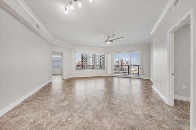 Building Photo - 449 S 12th St