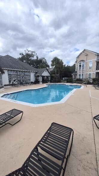 Building Photo - 1990 Erving Cir