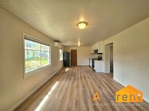 Building Photo - MOVE IN SPECIAL: $500 OFF on First Full Months Rent! Freshly Renovated 2-Bedroom, 1-Bath Duplex i...