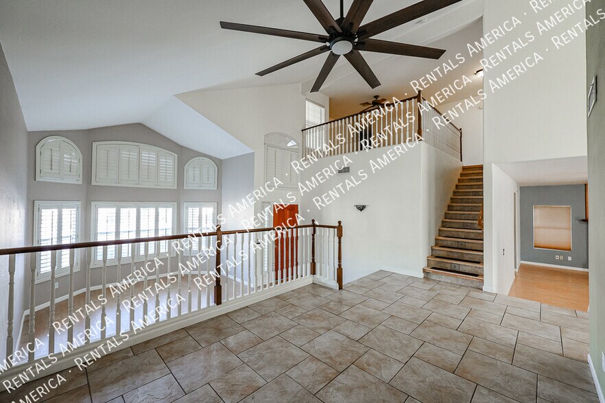 Building Photo - 5839 W Beryl Ave