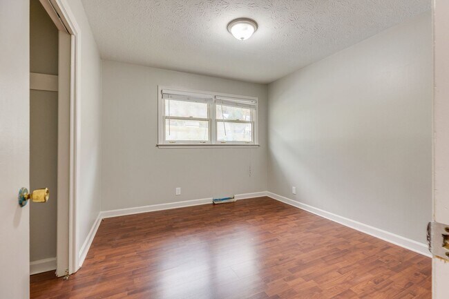 Building Photo - Spacious 3-Bedroom Home with Finished Basement and Scenic Views in Colonial Heights