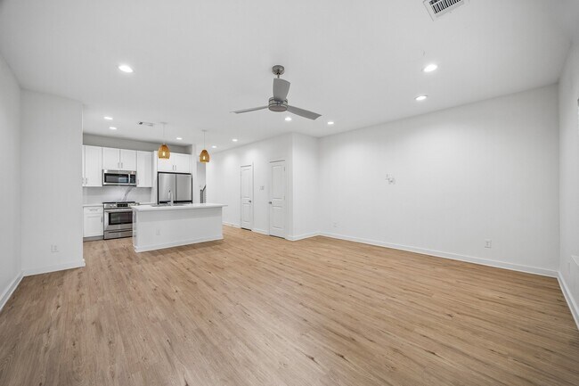 Building Photo - 5710 Elysian St