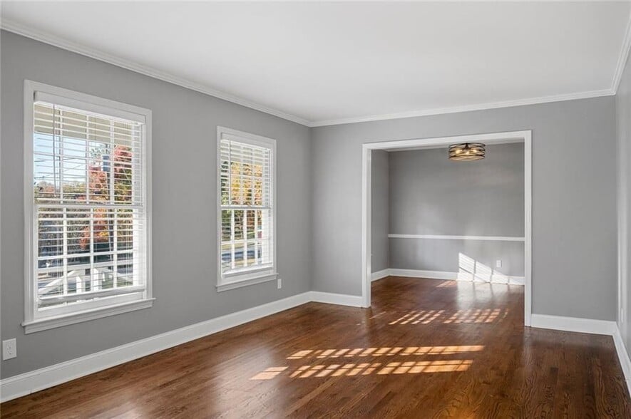 Building Photo - 2857 Fontainebleau Dr