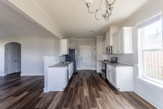 Building Photo - Welcome to Summerton Village!  $$ Ask about our 2-year lease promotion for a FREE FENCE OR FREE R...