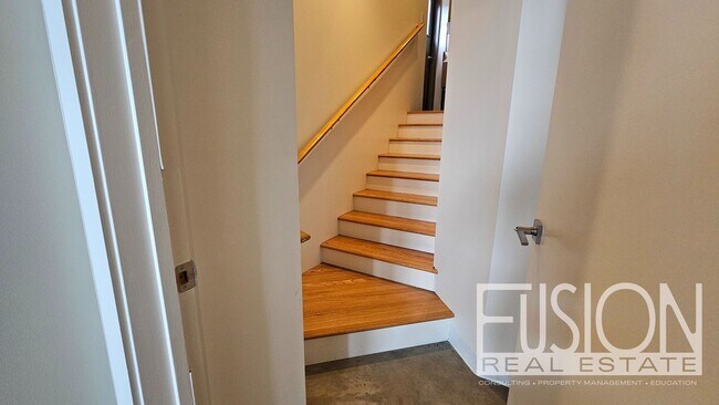 Building Photo - 11 Lakeview Terrace