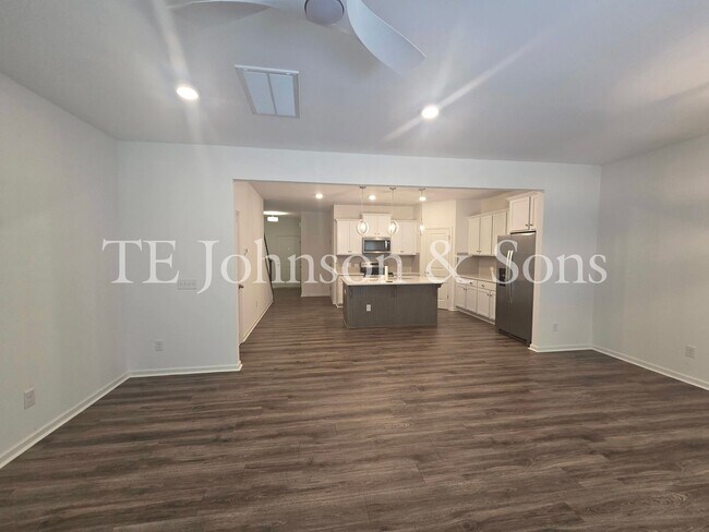 Building Photo - 223 Latrobe Ln