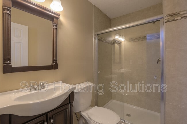 Building Photo - 1129 NE Bryco Dr