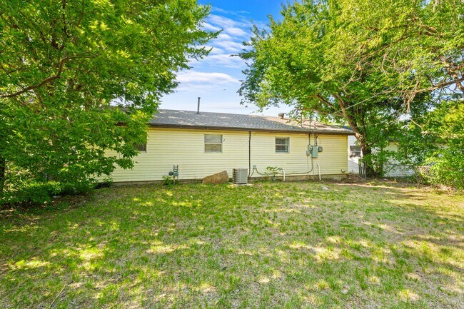 Building Photo - 1029 Hoyt Ave