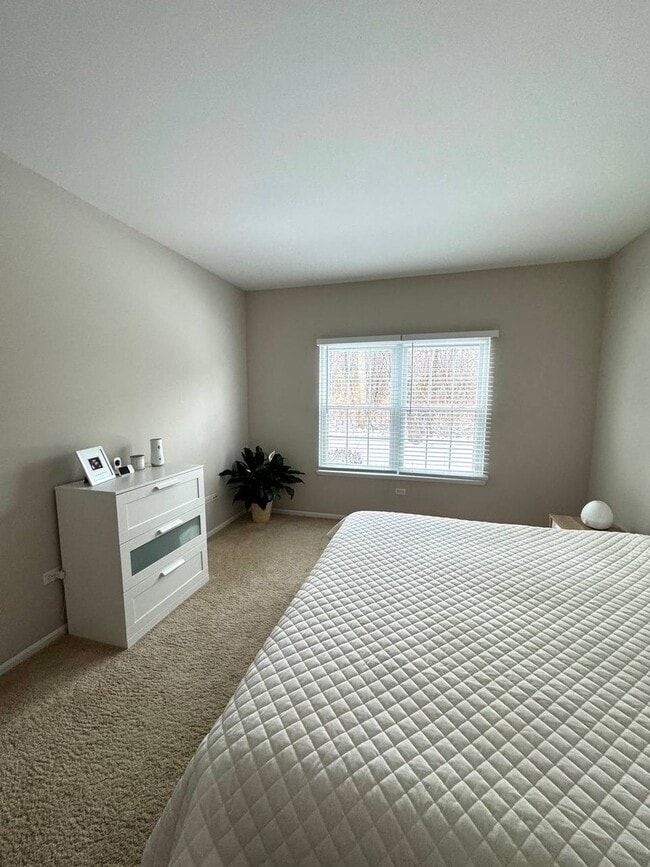 Building Photo - 5261 Pebble Ln