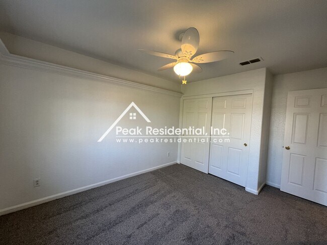 Building Photo - Spacious 4bd/2.5ba Rocklin Home with 2 Car...