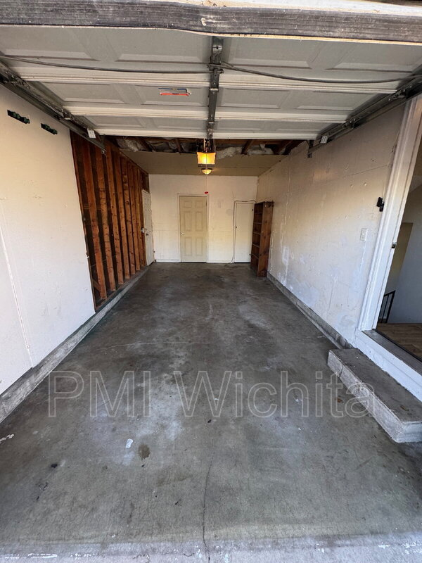 Building Photo - 713 N Dougherty Ave