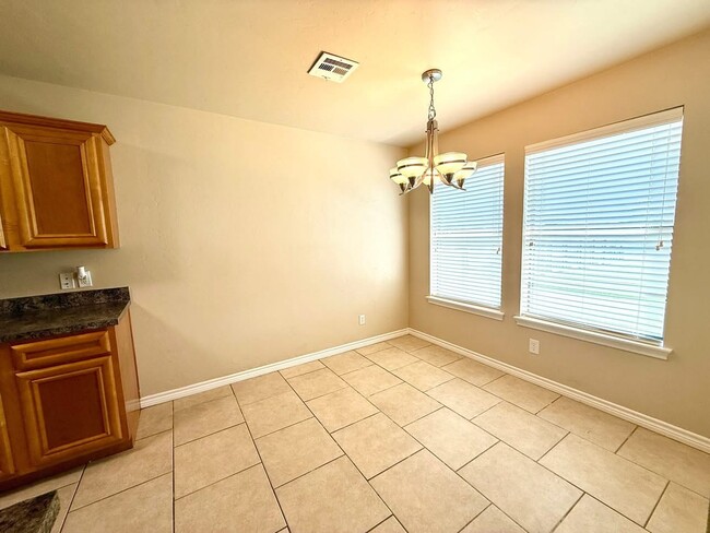 Building Photo - 402 Boggy Creek Dr