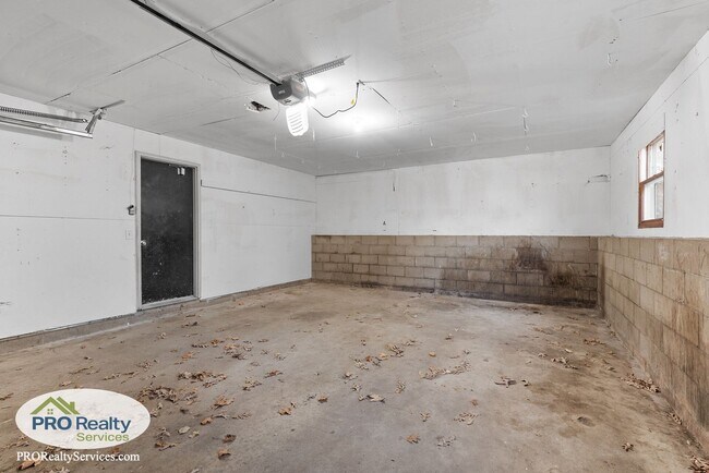 Building Photo - 3 Bedroom House in Oakdale