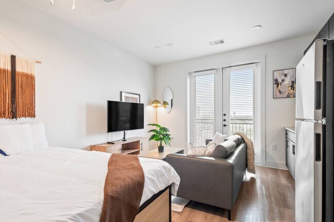 Building Photo - 701 Richmond Ave.