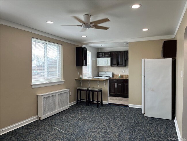 Building Photo - 72-05 Little Neck Pkwy