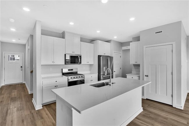 Building Photo - 126 Scotland Ln