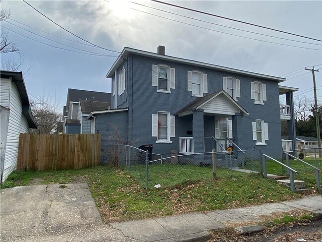 Building Photo - MOVE IN READY 4 Bedroom in the Heart of Po...