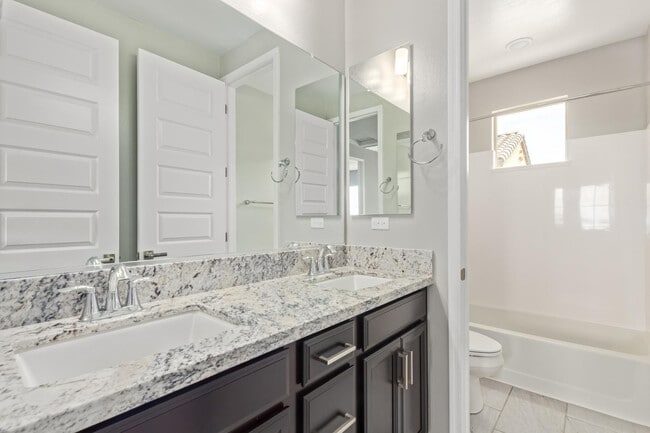 Building Photo - 1667 S Wallrade Ln