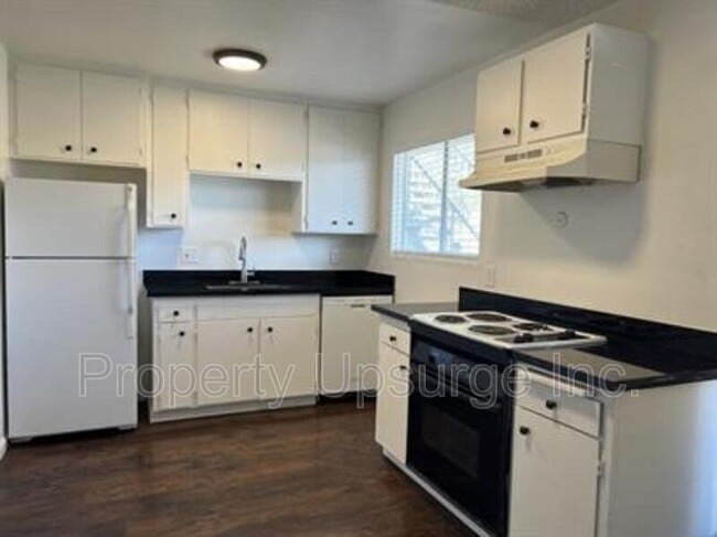 Primary Photo - 445 Nelson Ave