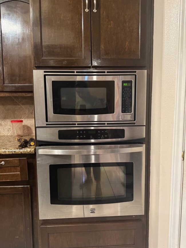 Building Photo - 3102 E Plum St