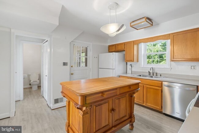 Building Photo - 15118 Liberty Grove Dr
