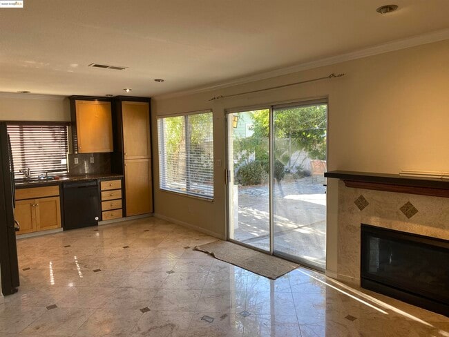 Building Photo - 1810 Gardenia Ct