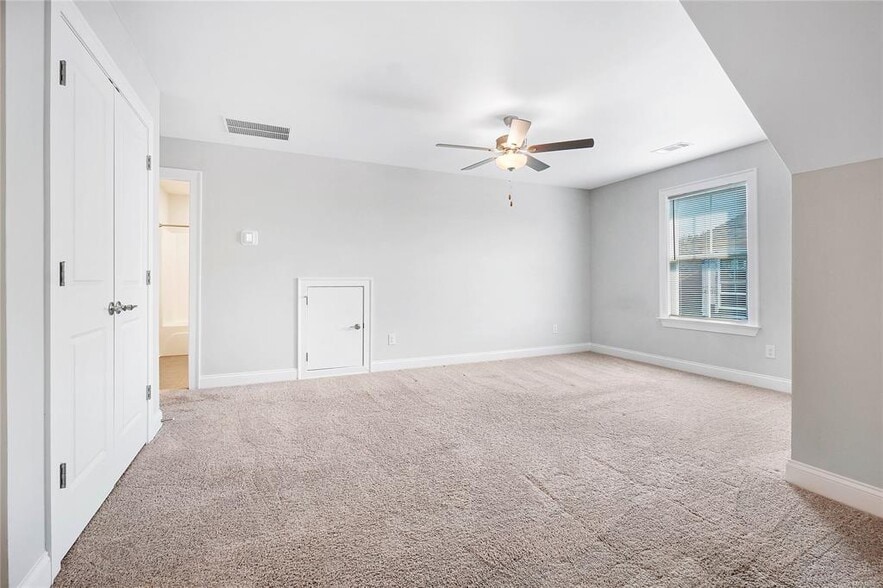 Building Photo - 994 Pearl Dr