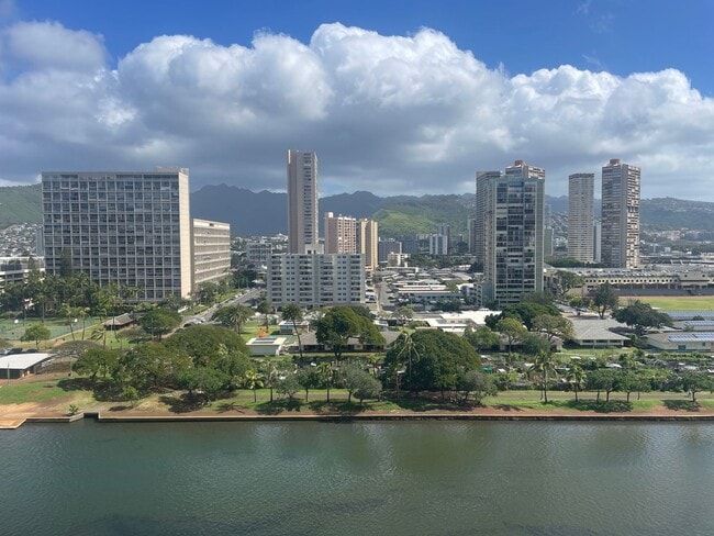 Building Photo - Fully furnished with amazing panoramic views.