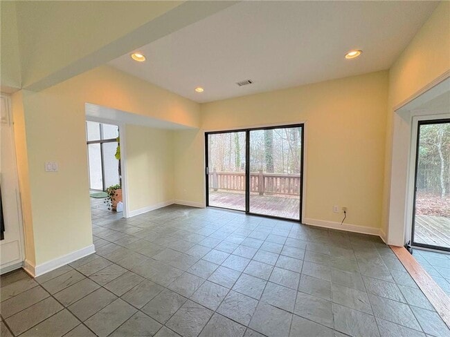 Building Photo - 2939 Rivercrest Dr