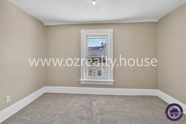 Building Photo - 225 E Weber St