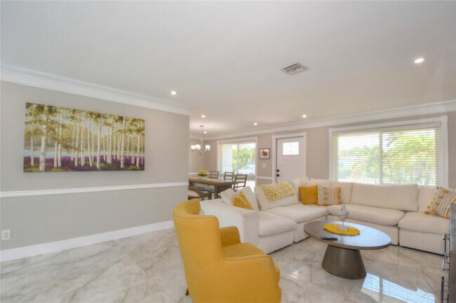 Building Photo - 2228 SE 10th St