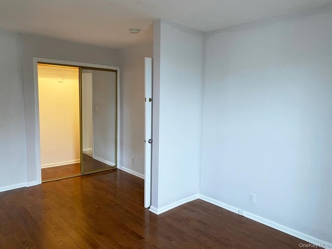 Building Photo - 456 Broadway