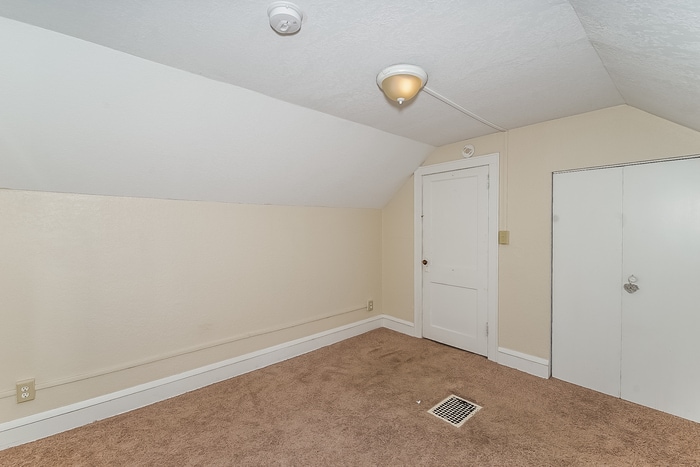 Building Photo - 1856 Clear Ave E