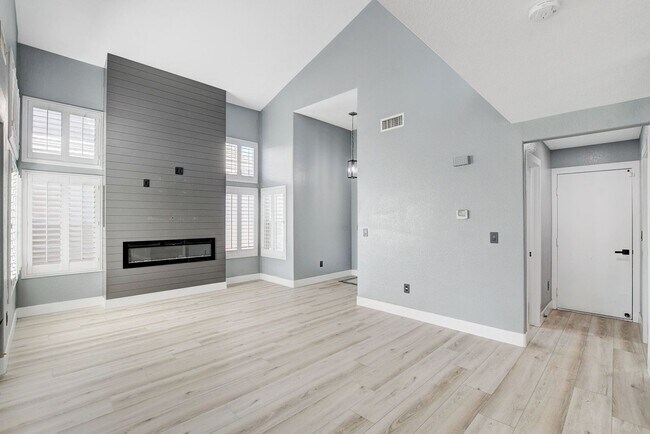 Building Photo - Stunning Silverado Ranch Home with RV parking