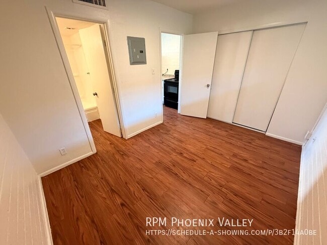 Building Photo - 6802 W Glendale Ave