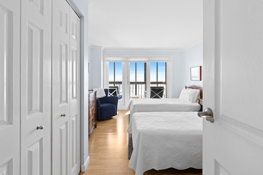 Building Photo - 1 Seacliff Ave