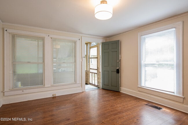 Building Photo - 4333 Longfellow St