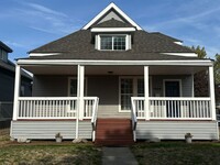 Building Photo - Charming 5-bed 2-bath Home Near Kendall Yards