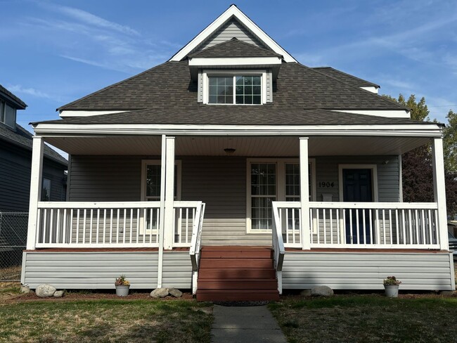 Primary Photo - Charming 5-bed 2-bath Home Near Kendall Yards