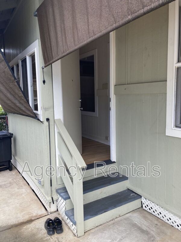 Building Photo - 839A McCully St