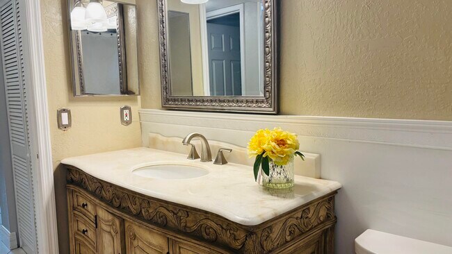 Building Photo - 9521 Boca Cove Cir