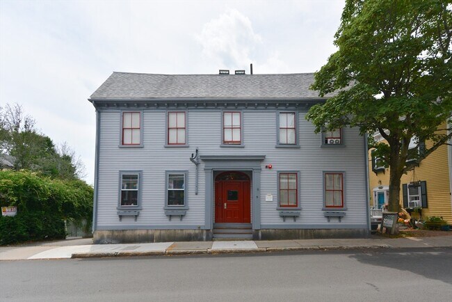 Building Photo - 9 State St
