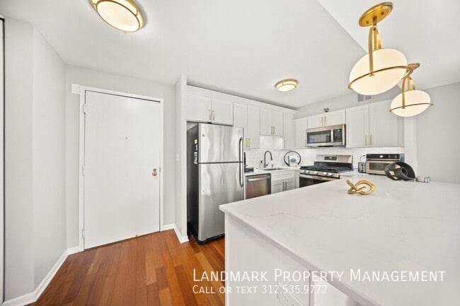 Building Photo - 1309 N Wells St