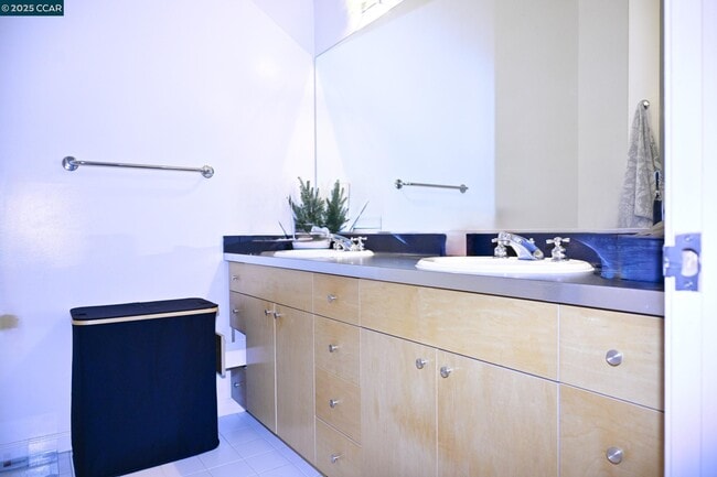 Building Photo - 45 Iron Horse Ln