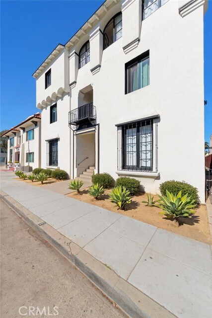 Building Photo - 1827 E 4th St